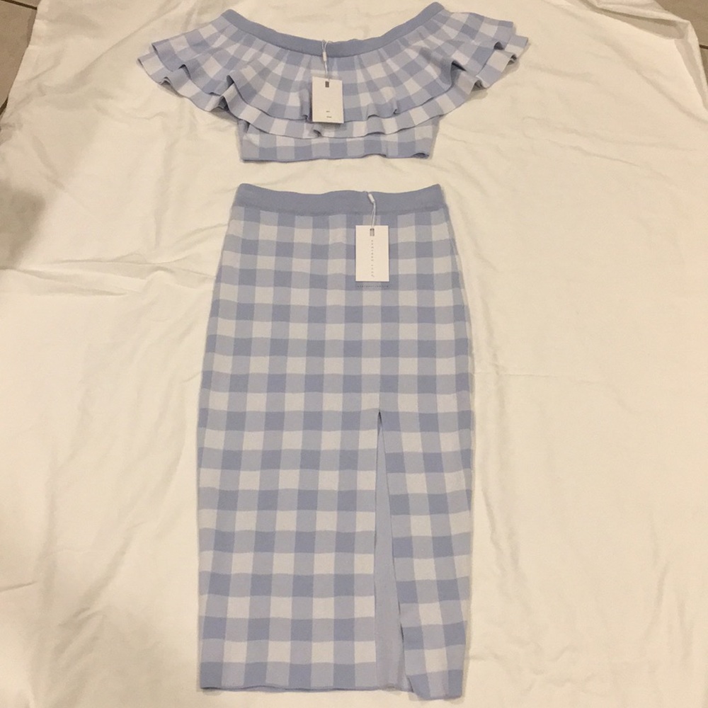 Off the Shoulder Ruffed Crop Top & Matching Skirt - Picture 6 of 14
